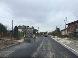 Kontynuowane są roboty na drodze wojewódzkiej nr 716 między Stefanowem a Rokicinami.