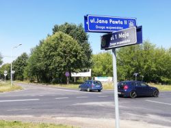 Na skrzyżowaniu ulic: 1 Maja (DW 480) Jana Pawła II (DW 482) i 3 Maja powstanie w tym roku rondo.
