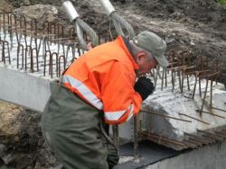 W Młogoszynie układali belki