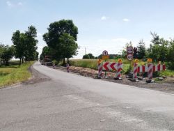 Ruszyła rozbudowa drogi wojewódzkiej nr 713 między Kurowicami a Ujazdem.