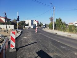 Ostatnie roboty na skrzyżowaniu w Uniejowie