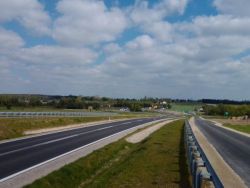 Na drodze wojewódzkiej nr 707 w Kurzeszynie, powstała obwodnica.