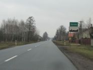 Powstają nowe chodniki przy DW 704